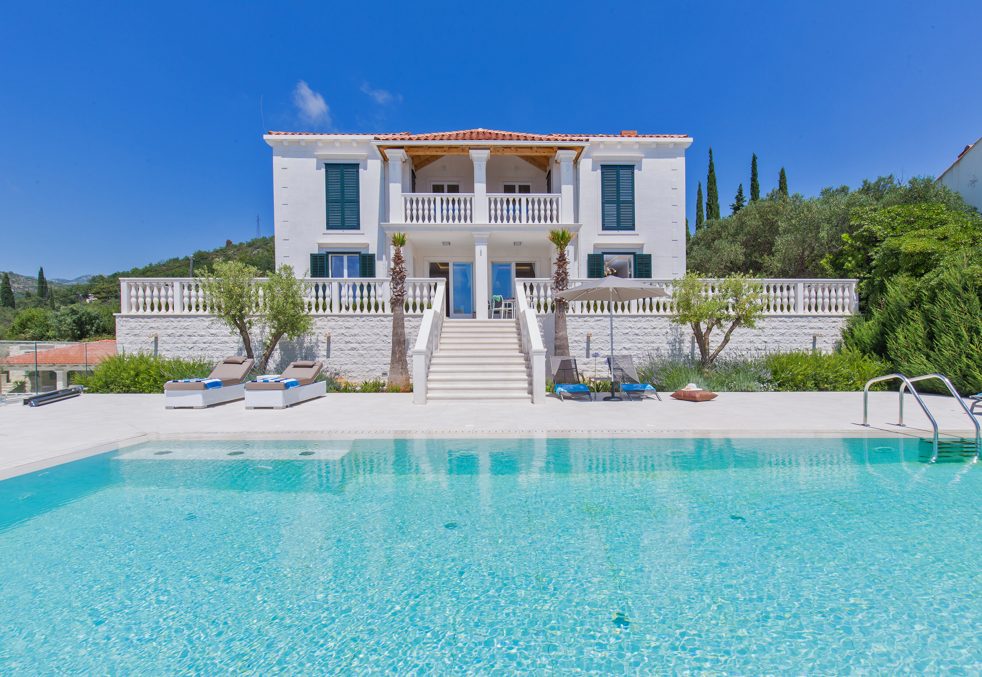 Villa Touran – Facade & Pool